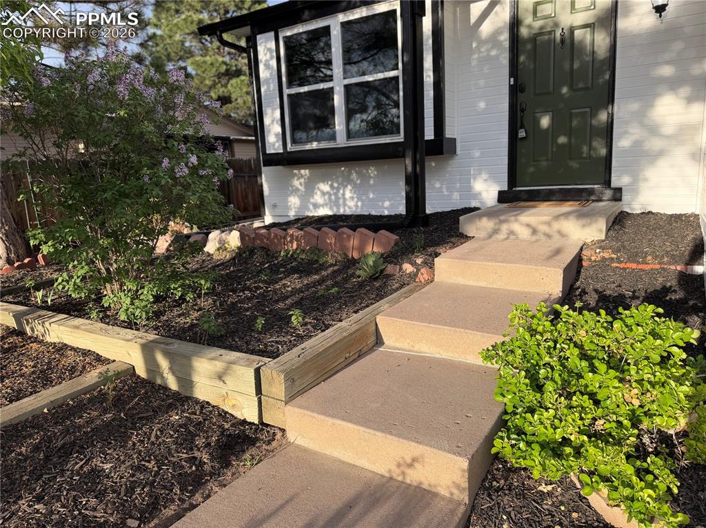 Image 5 of 19: Entry