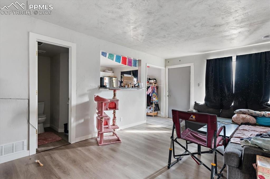 Image 4 of 17: Dining Area