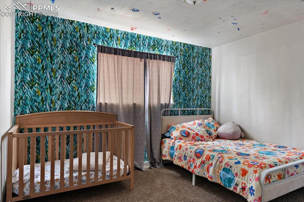 Image 9 of 17: Bedroom