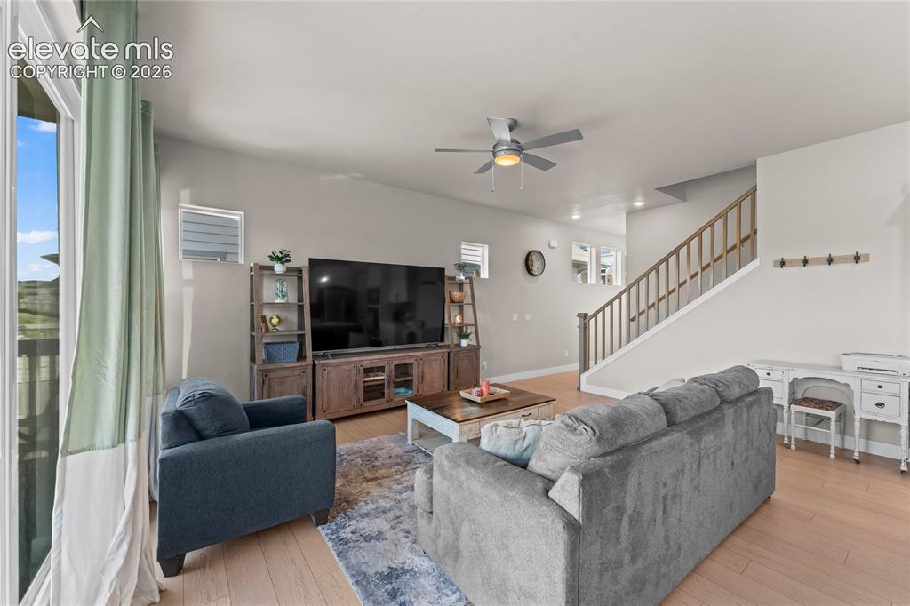 Image 16 of 50: Living Room