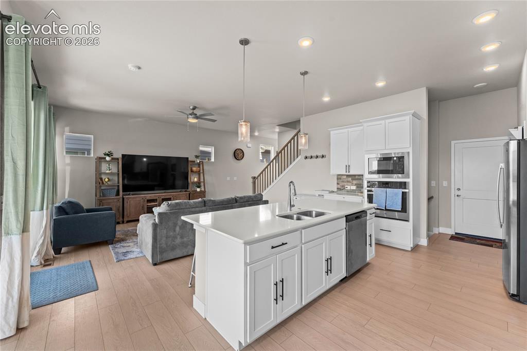Image 18 of 50: Kitchen