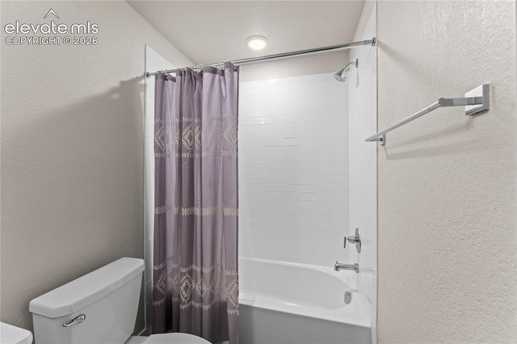 Image 42 of 50: Bathroom