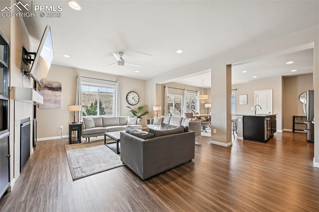 Image 10 of 50: Great Room