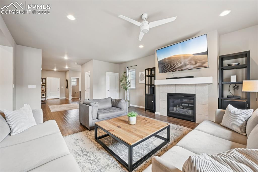 Image 12 of 50: Great Room