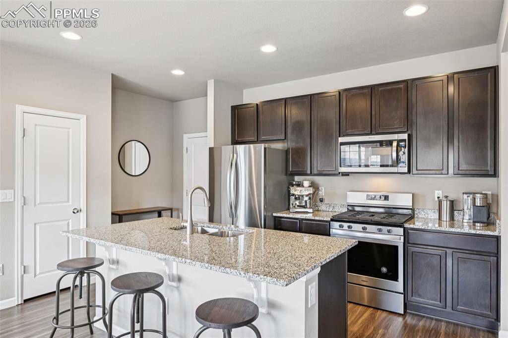 Image 15 of 50: Kitchen