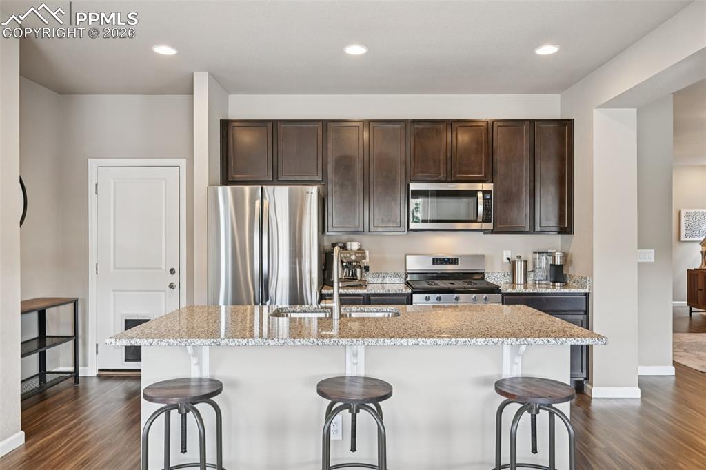 Image 16 of 50: Kitchen