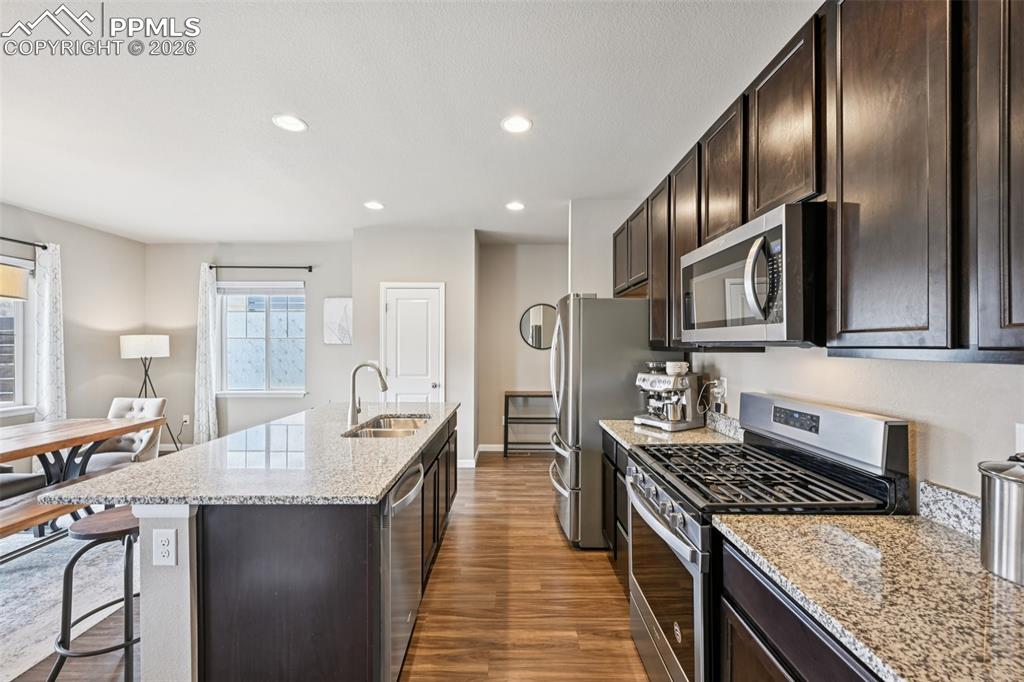 Image 18 of 50: Kitchen