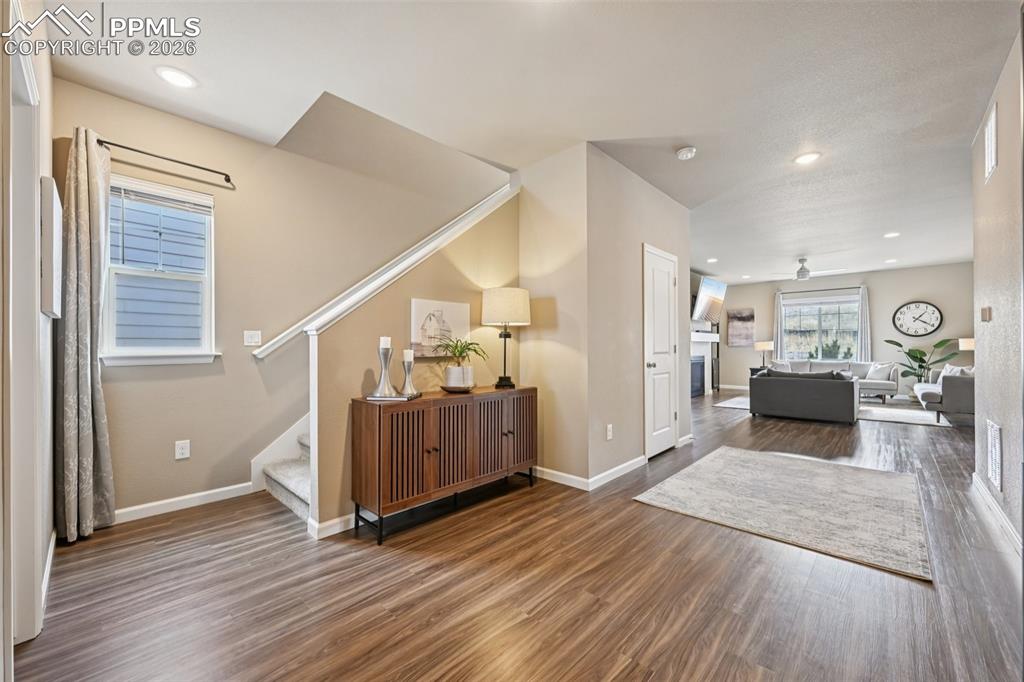 Image 24 of 50: Foyer