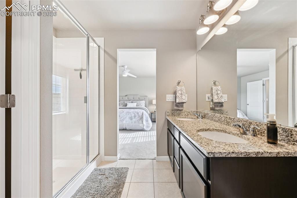 Image 33 of 50: 4-Piece Primary Bath