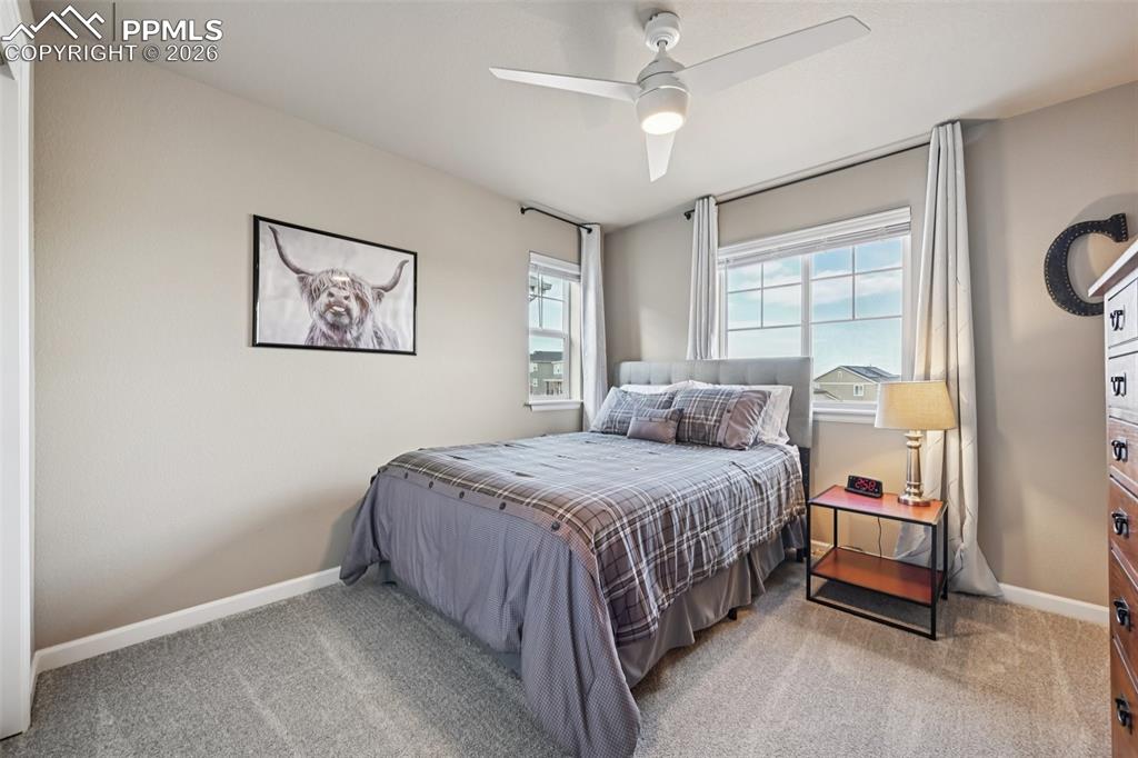 Image 34 of 50: Bedroom