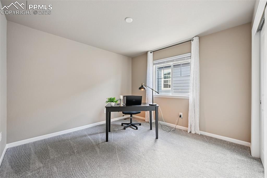 Image 36 of 50: Office