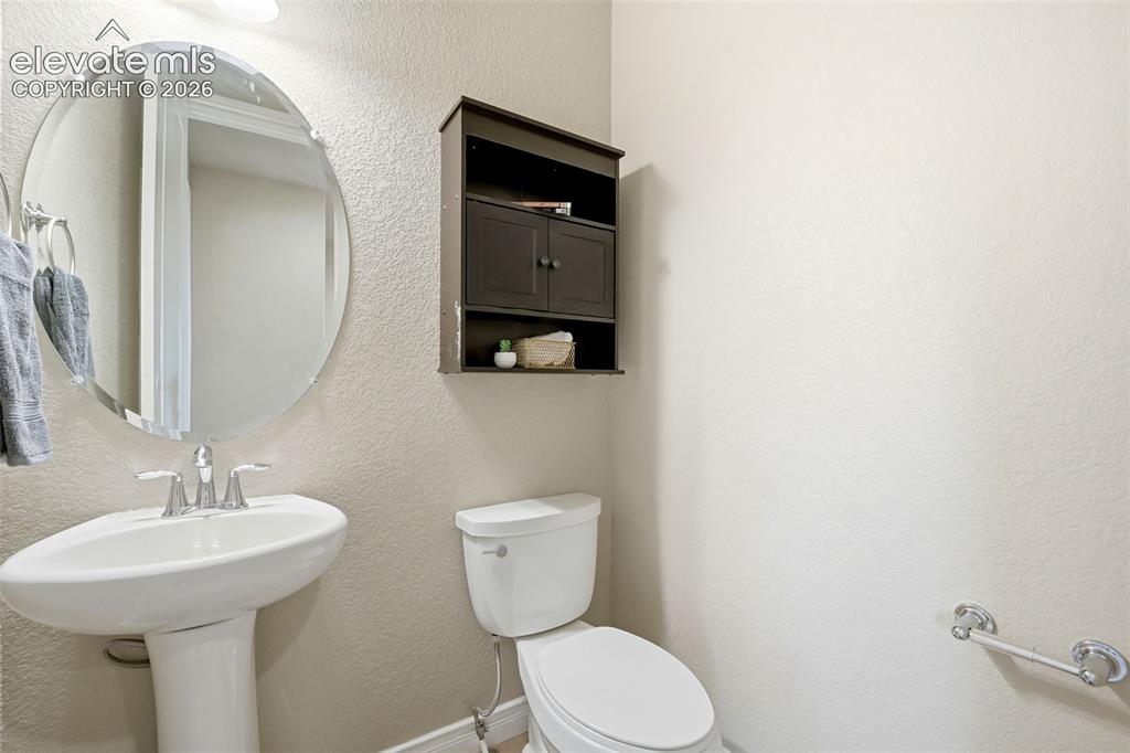 Image 24 of 48: Bathroom