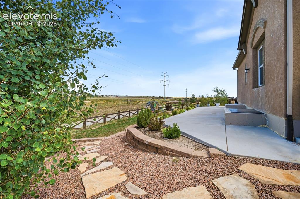 Image 39 of 48: Dog Run/side yard seprate fence