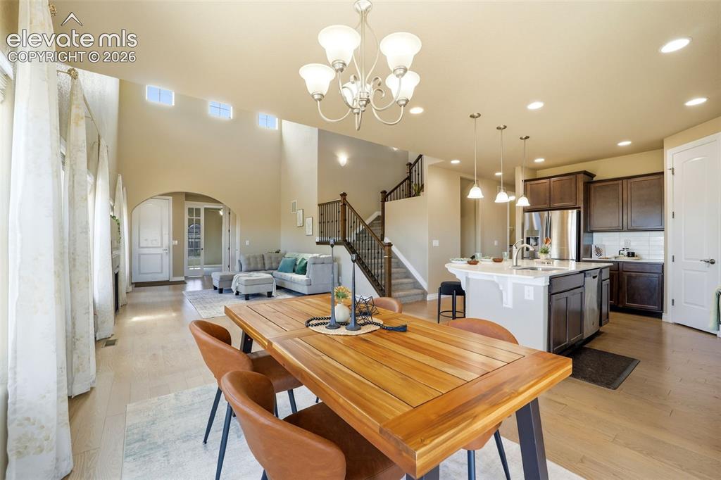 Image 9 of 48: Dining Area