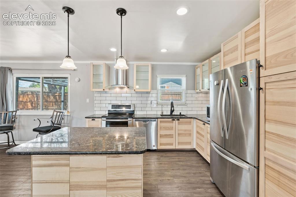 Image 12 of 49: Kitchen