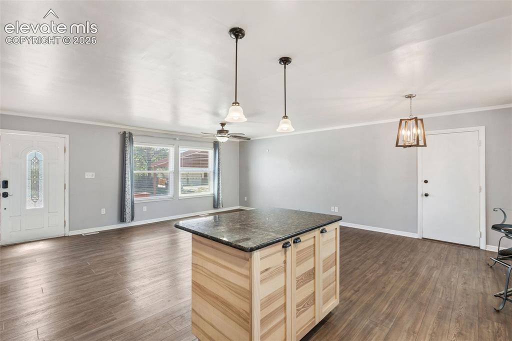 Image 15 of 49: Kitchen