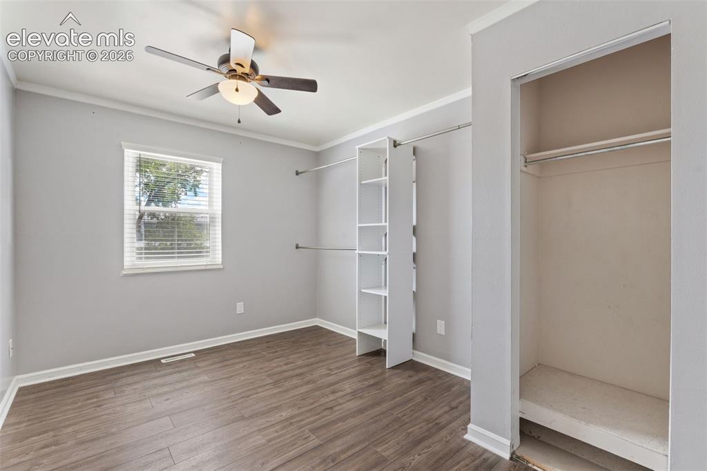 Image 19 of 49: Bedroom