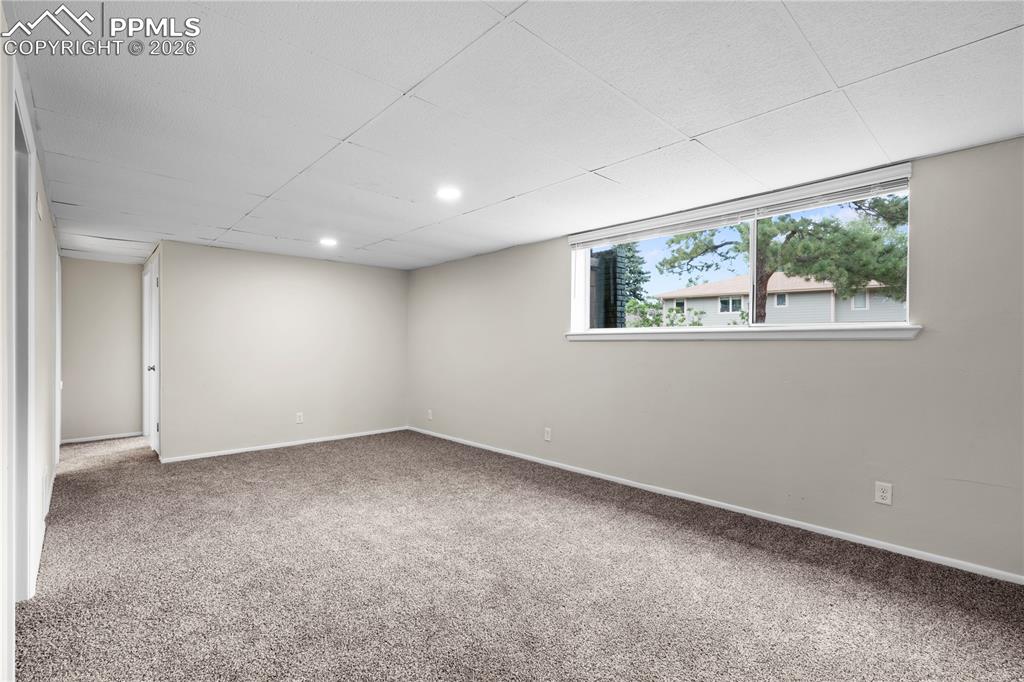 Image 13 of 30: Family Room