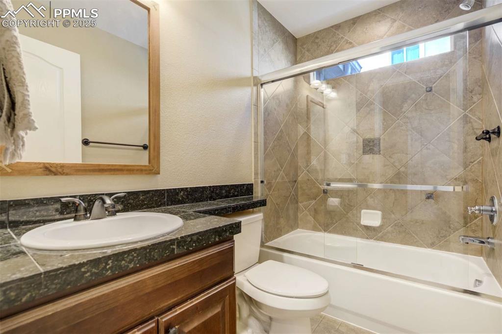 Image 13 of 39: Bathroom