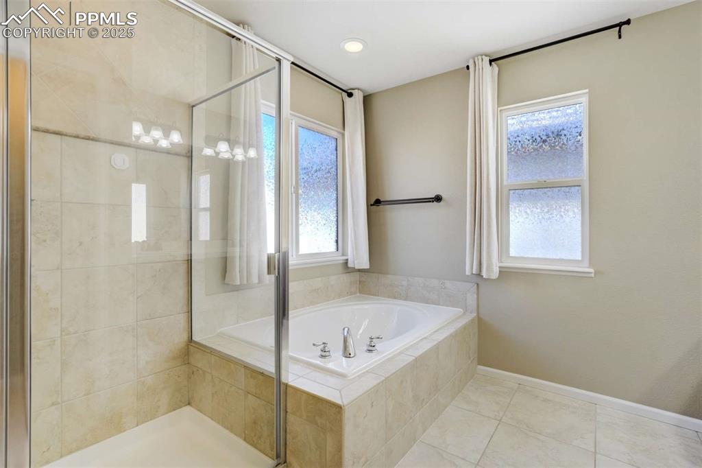 Image 18 of 39: Bathroom