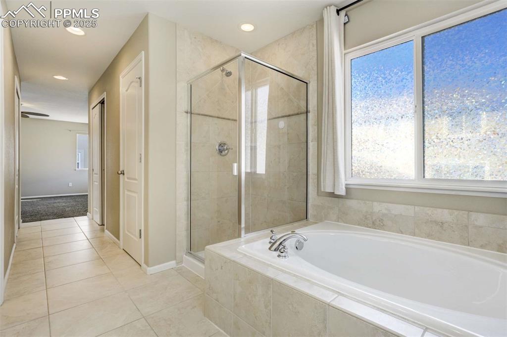 Image 20 of 39: Bathroom