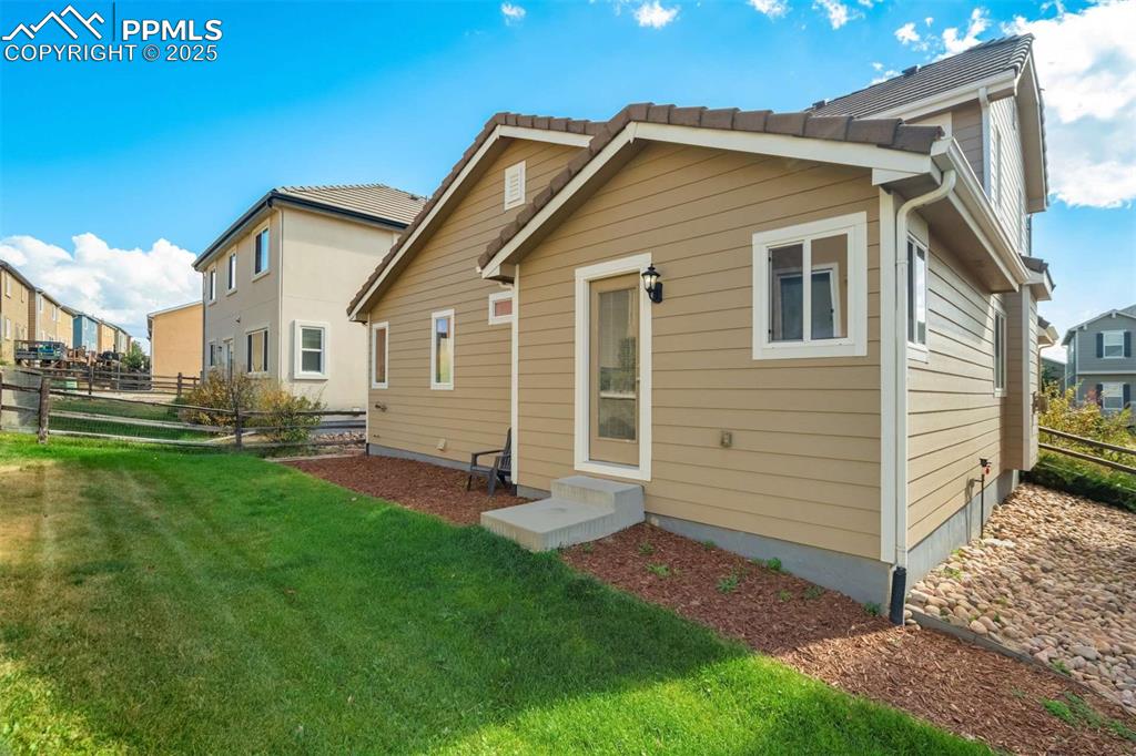 Image 25 of 39: Back of Structure