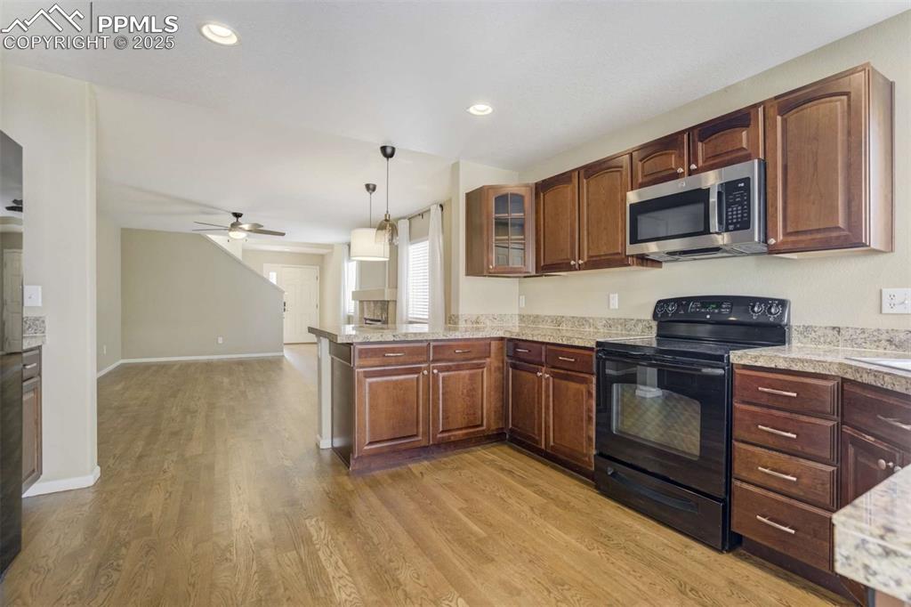 Image 8 of 39: Kitchen