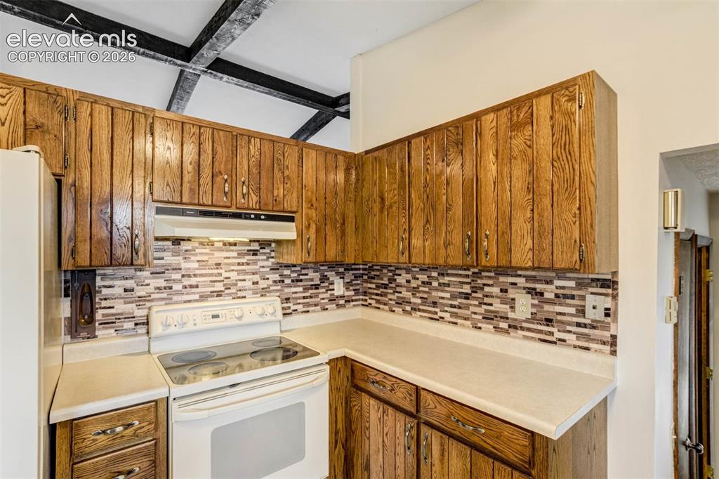 Image 11 of 50: Kitchen