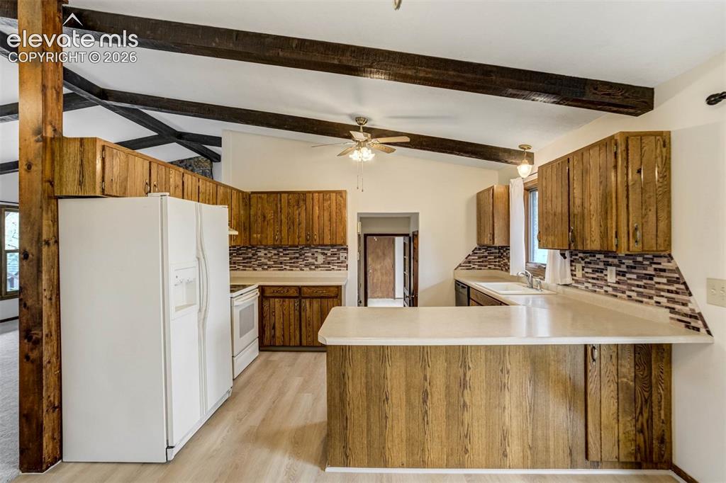 Image 9 of 50: Kitchen