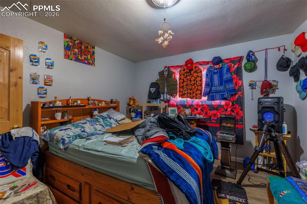 Image 13 of 28: Bedroom