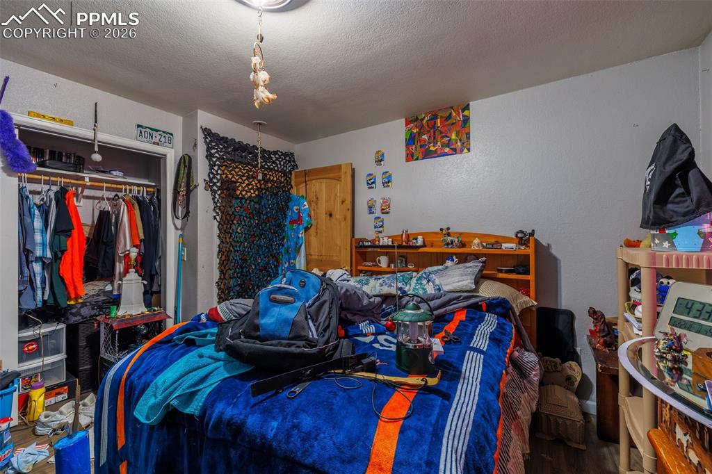 Image 14 of 28: Bedroom
