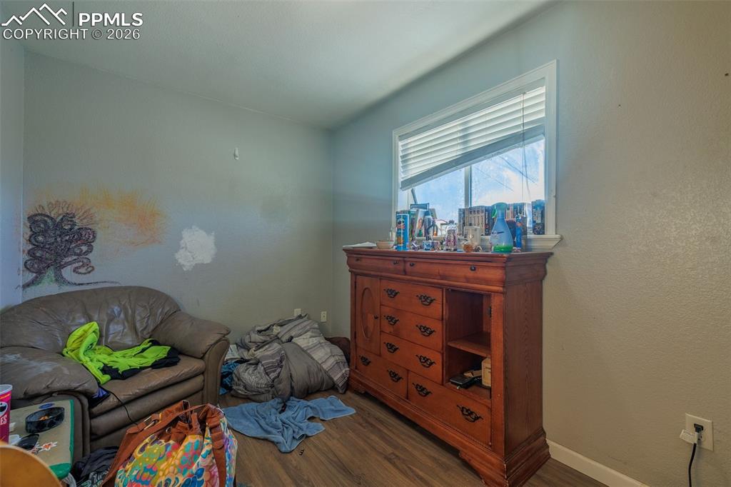 Image 17 of 28: Bedroom
