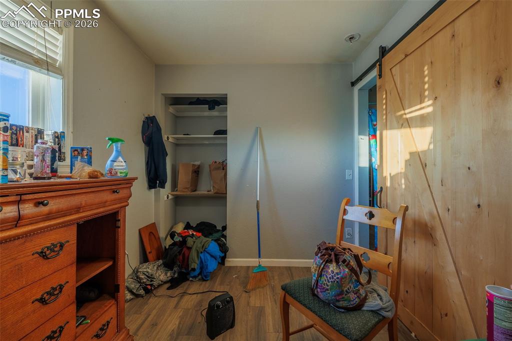 Image 19 of 28: Bedroom
