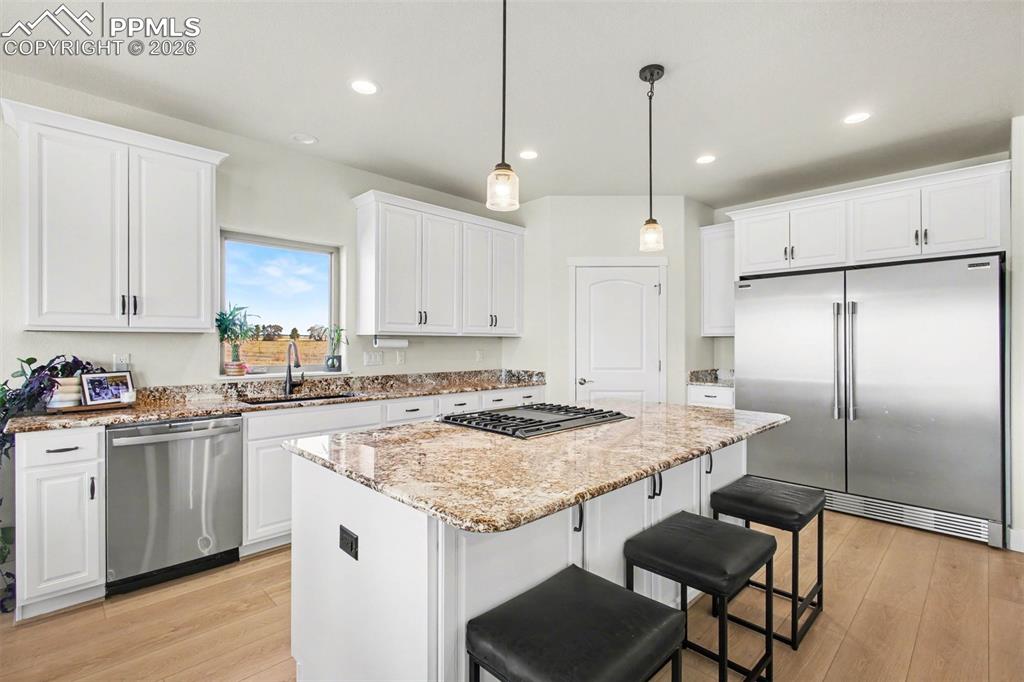 Image 14 of 49: Kitchen