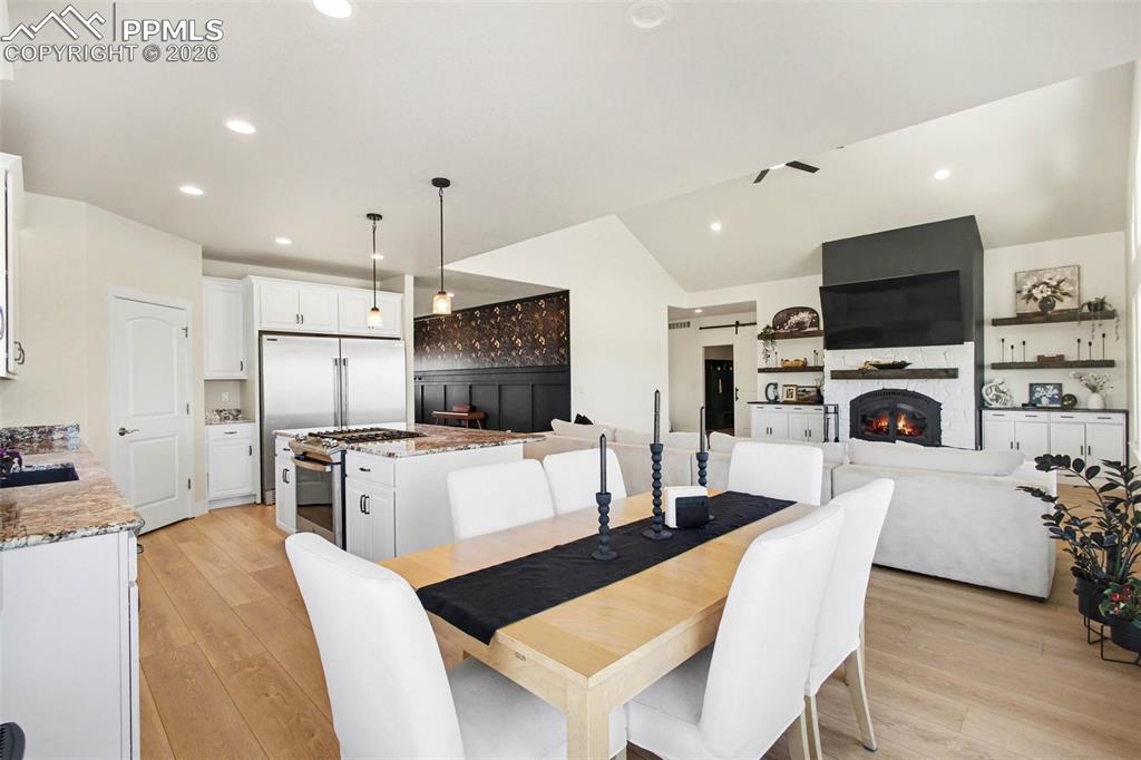 Image 15 of 49: Dining Area