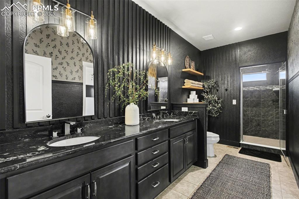 Image 18 of 49: Bathroom