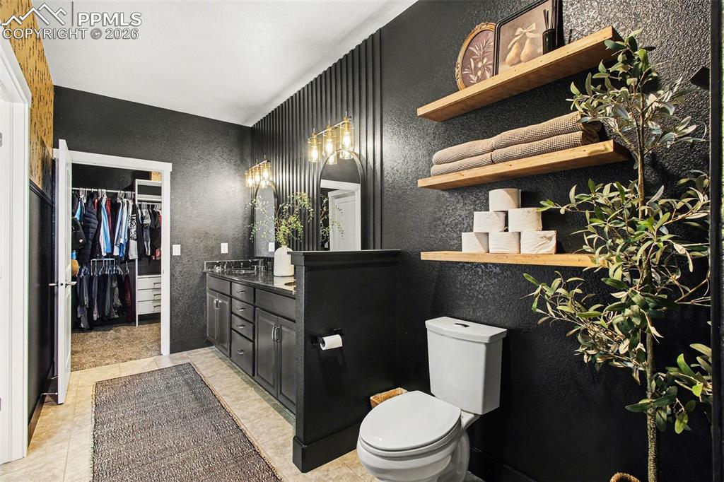 Image 19 of 49: Bathroom