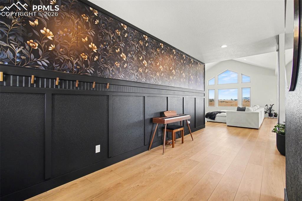 Image 22 of 49: Entry