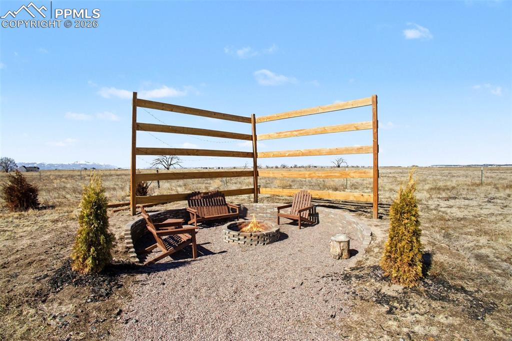 Image 38 of 49: Yard