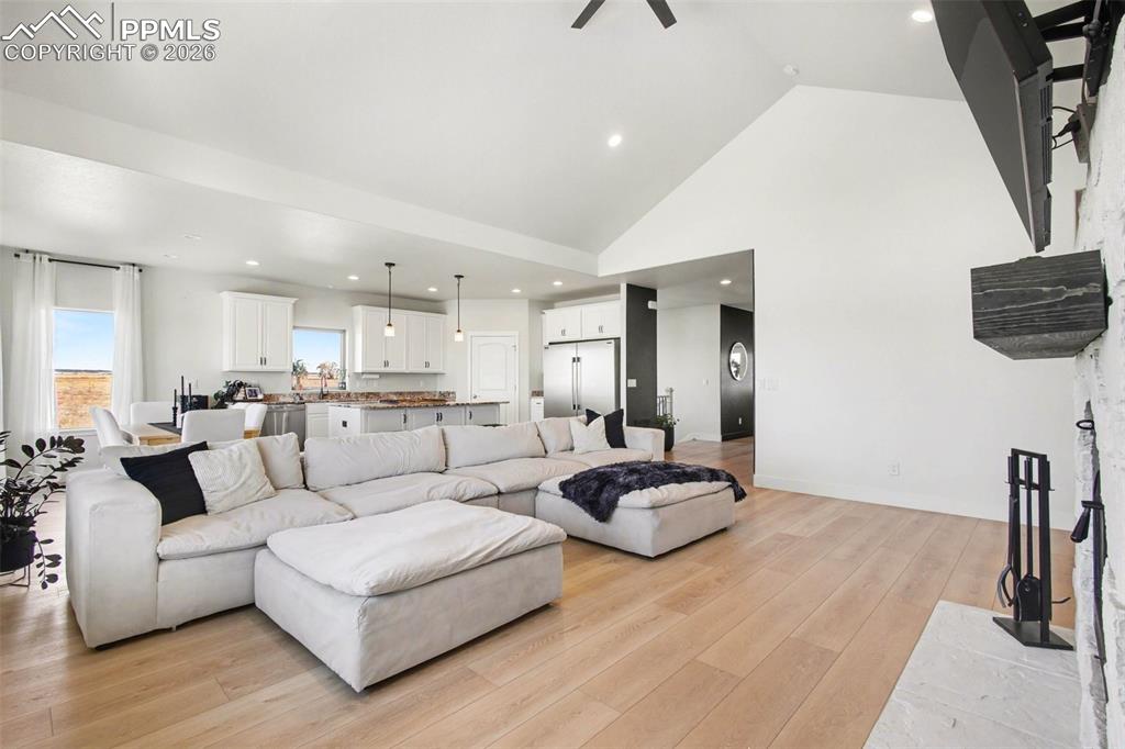 Image 9 of 49: Vaulted ceilings 