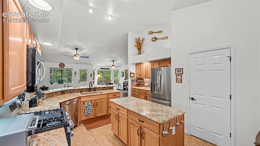 Image 13 of 42: Kitchen