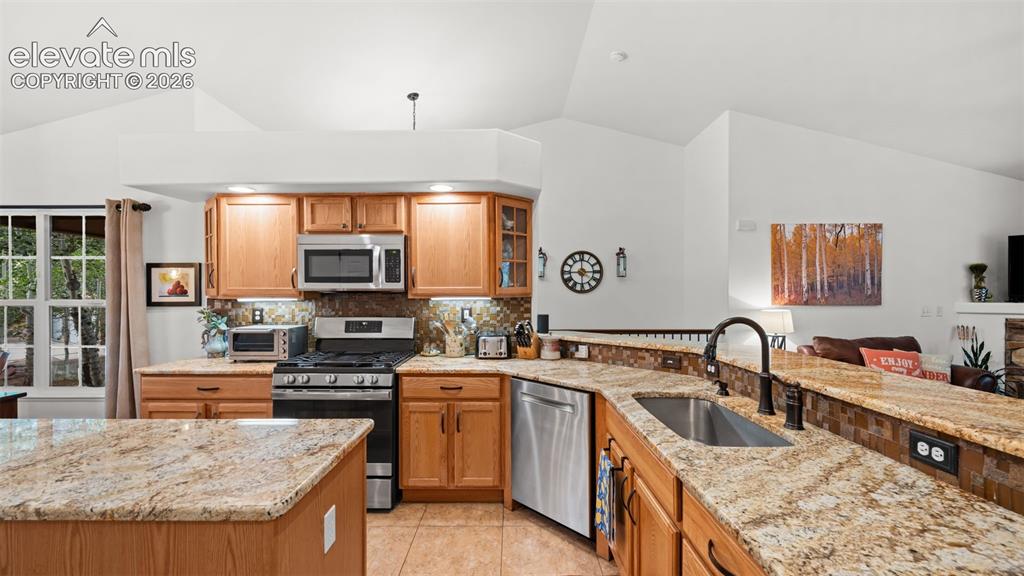 Image 15 of 42: Kitchen