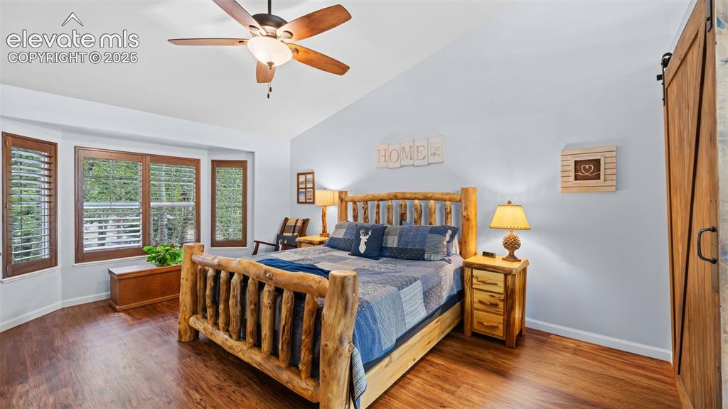 Image 17 of 42: Bedroom