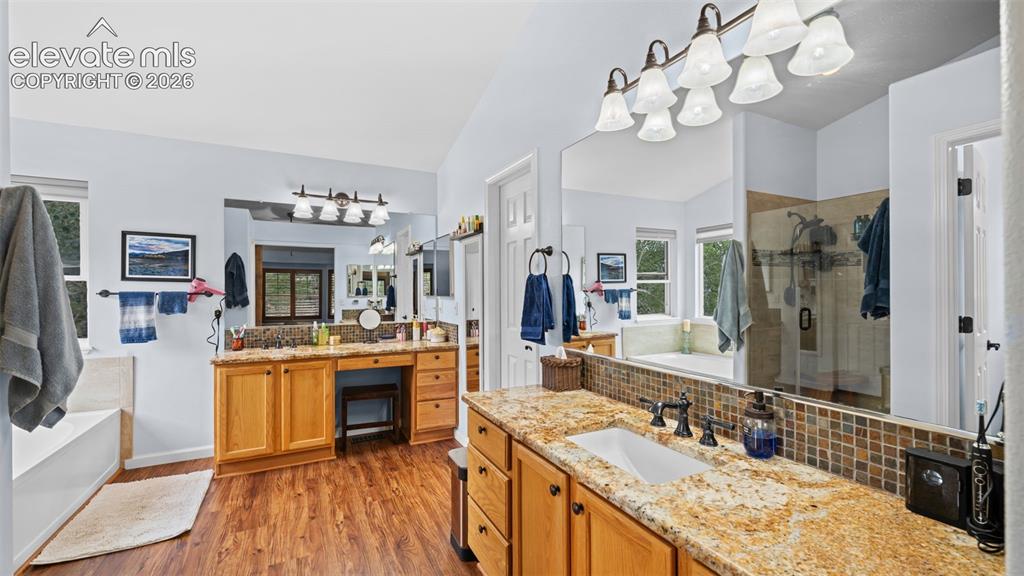 Image 18 of 42: Bathroom