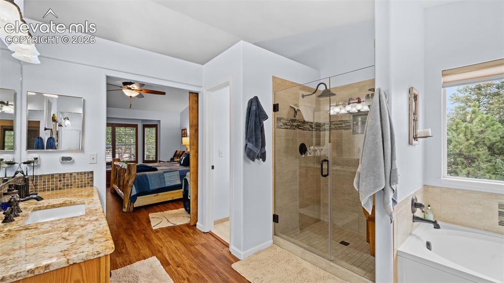 Image 19 of 42: Bathroom