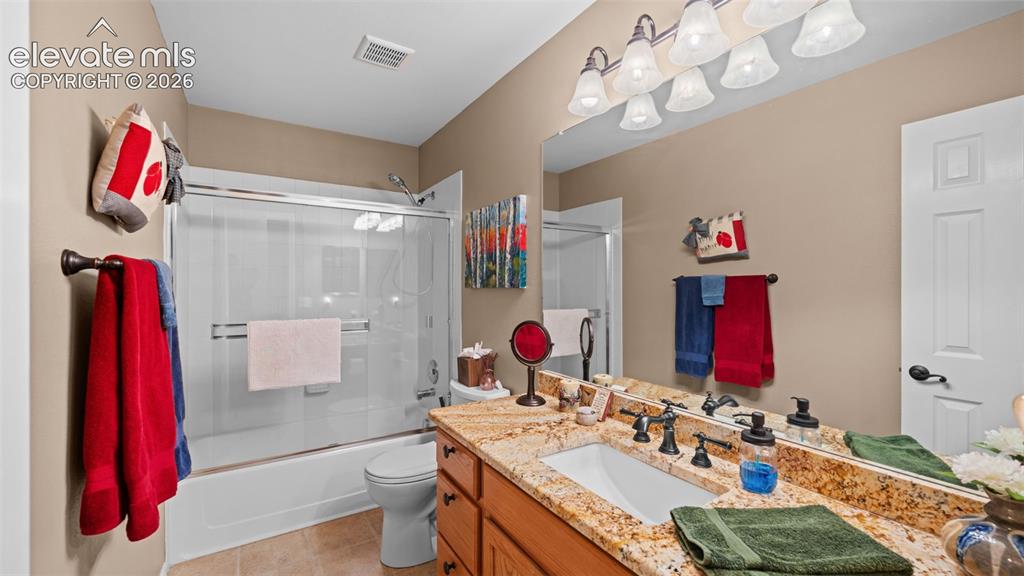 Image 21 of 42: Bathroom
