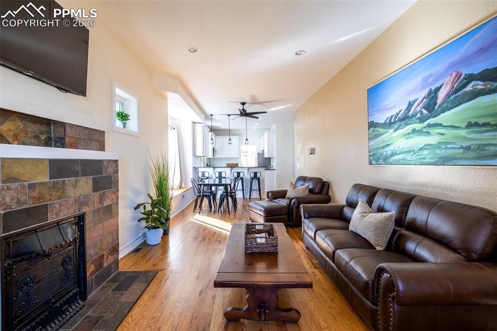 Image 10 of 50: Living Room