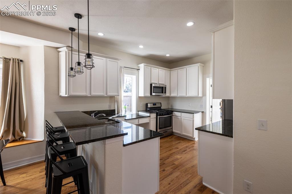 Image 13 of 50: Kitchen