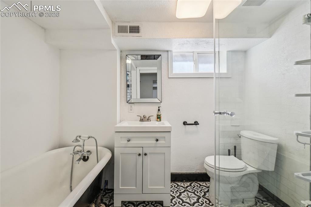 Image 33 of 50: basement bathroom