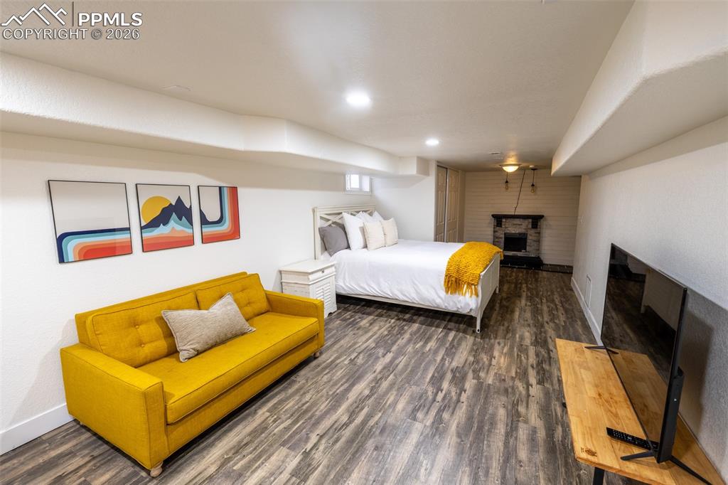 Image 38 of 50: basement studio